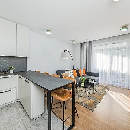 Lovely Apartment With Private Terrace By Urban Rent Kaunas Buitenkant foto