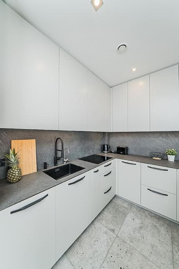 Lovely Apartment With Private Terrace By Urban Rent Kaunas Buitenkant foto
