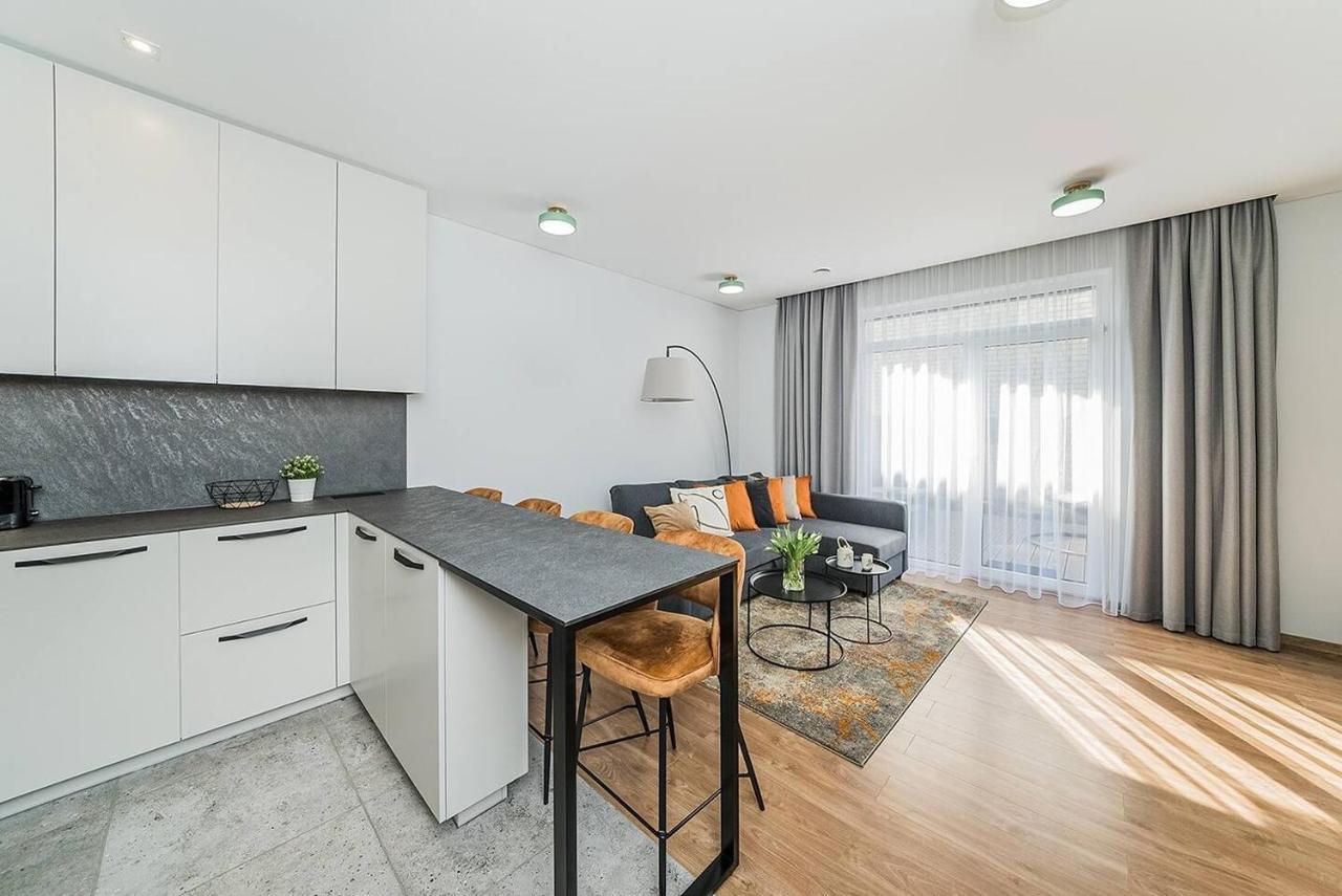 Lovely Apartment With Private Terrace By Urban Rent Kaunas Buitenkant foto