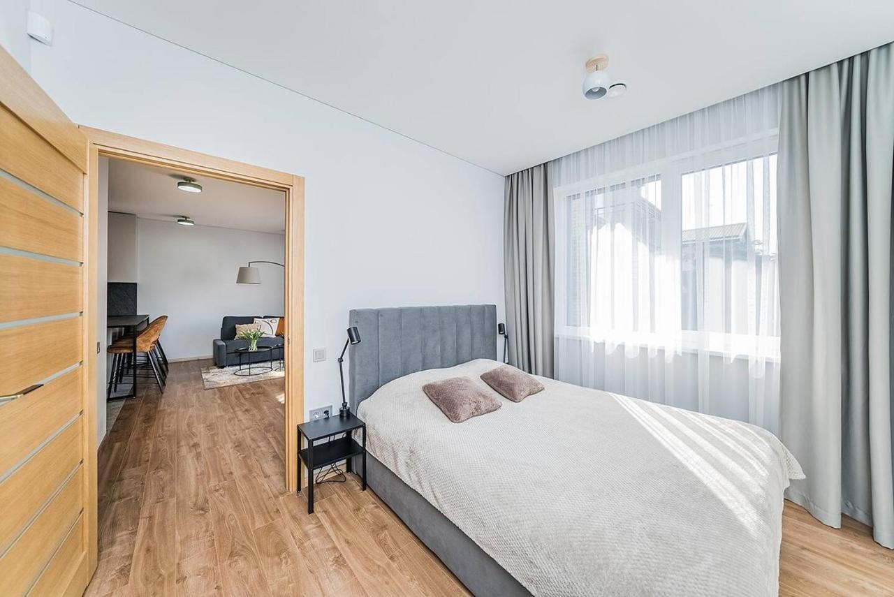 Lovely Apartment With Private Terrace By Urban Rent Kaunas Buitenkant foto