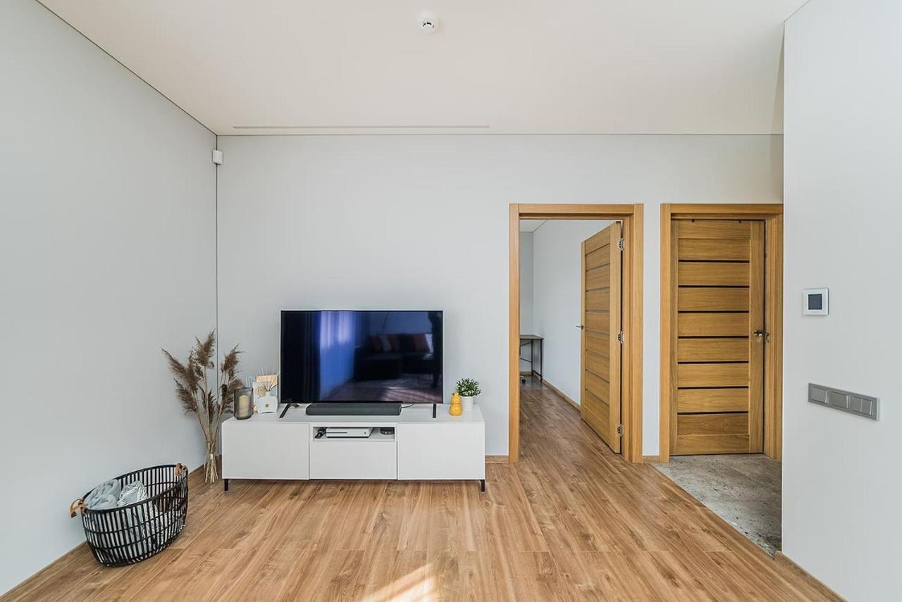 Lovely Apartment With Private Terrace By Urban Rent Kaunas Buitenkant foto